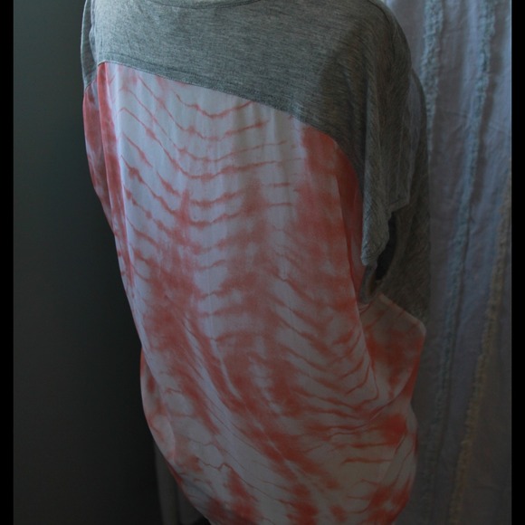 Gray patterned top - Picture 2 of 2
