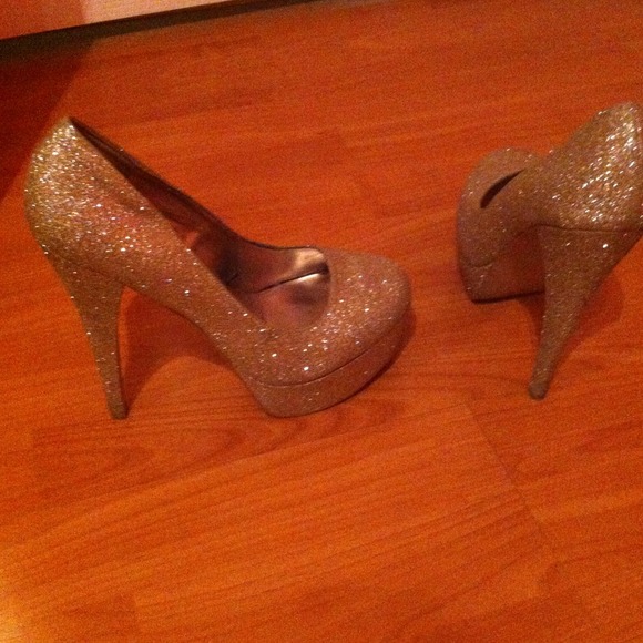 Sexy sparkly steve madden pumps!