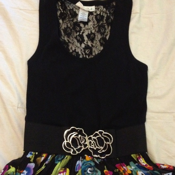 🚫SOLD ON VINTED🚫🎉HOST PICK🎉 Floral Dress - Picture 2 of 4