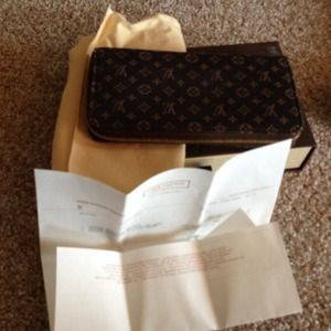 Louis Vuitton zippy wallet PM