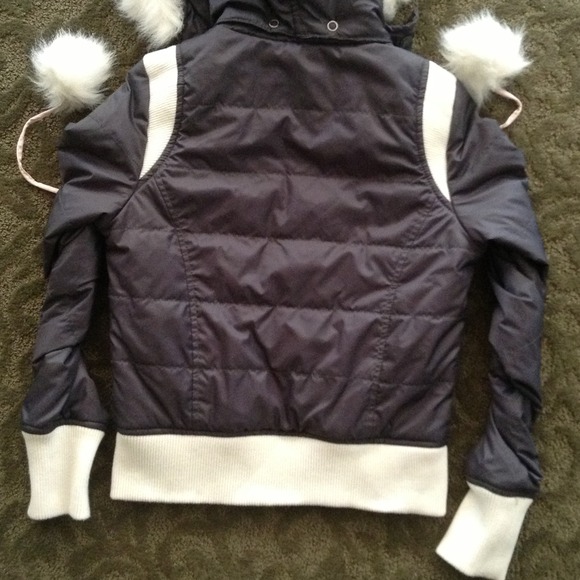 Dark gray hoodie winter jacket by reef - Picture 3 of 3