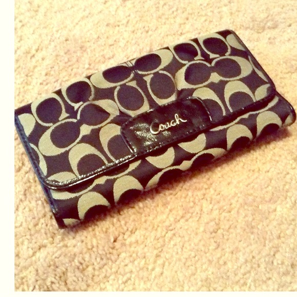 🚫SOLD🚫🎀💯Authentic Coach wallet 🎀