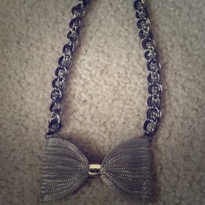 Bow necklace