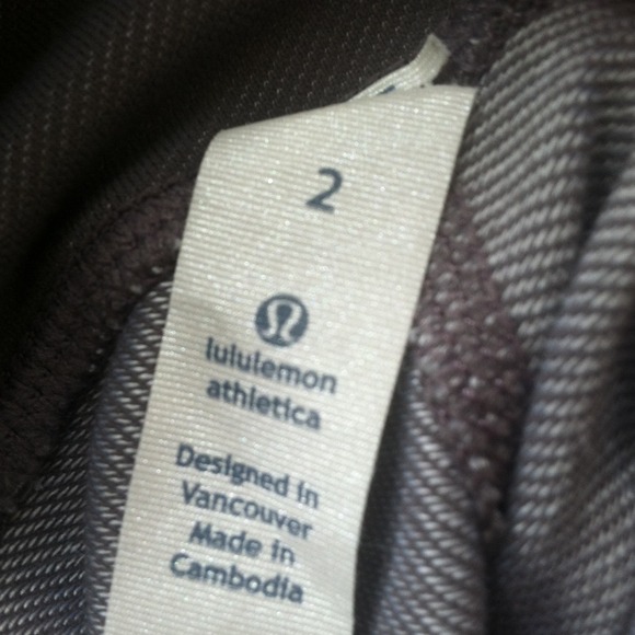 🚫SOLD🚫 Lulu lemon grey crop color discontinued - Picture 3 of 4