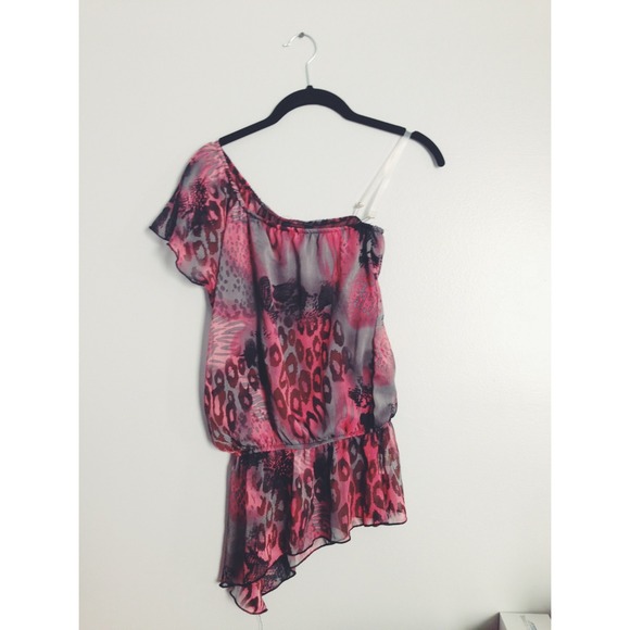 ❌SOLD❌Cheetah print off the shoulder top ✨