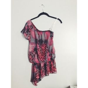 ❌SOLD❌Cheetah print off the shoulder top ✨