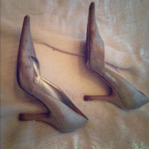 Size 7 BCBG silver pointy toe pumps