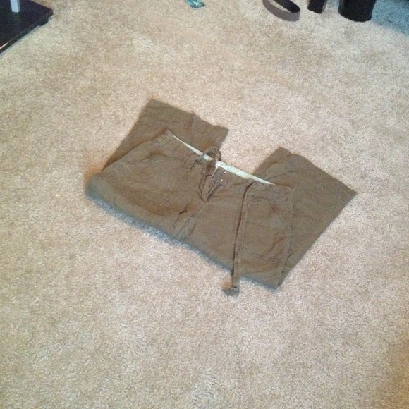 Green capris. - Picture 1 of 1