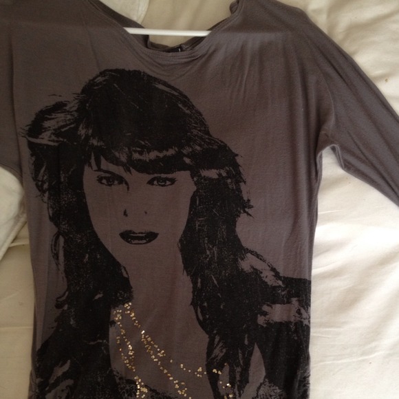 Grey black top