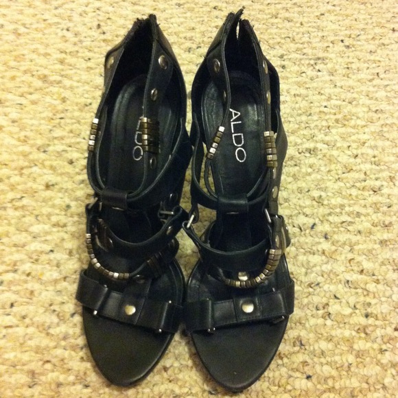 ✨Sold in bundle ✨Aldo shoes.