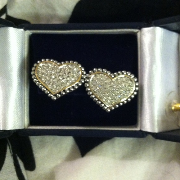 Diamond Heart Studs 💎