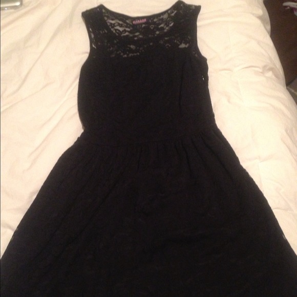 Black lace dress - Picture 2 of 4