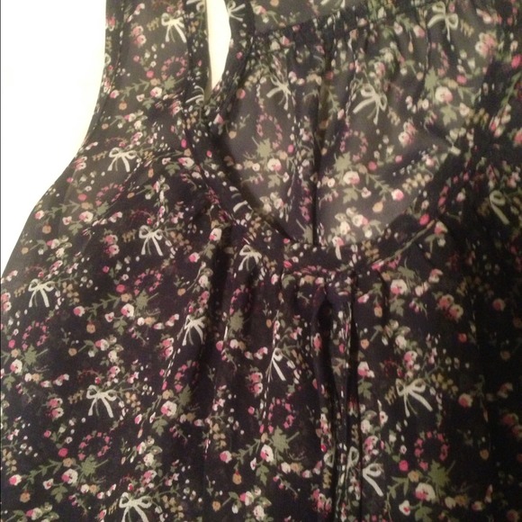 Cute top - Picture 2 of 2