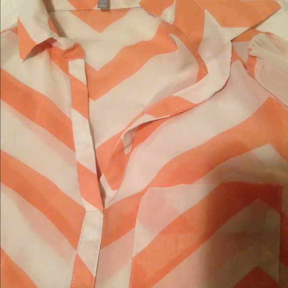 Cute chiffon top - Picture 2 of 2