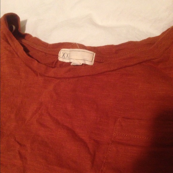 Adorable crop top! - Picture 2 of 2