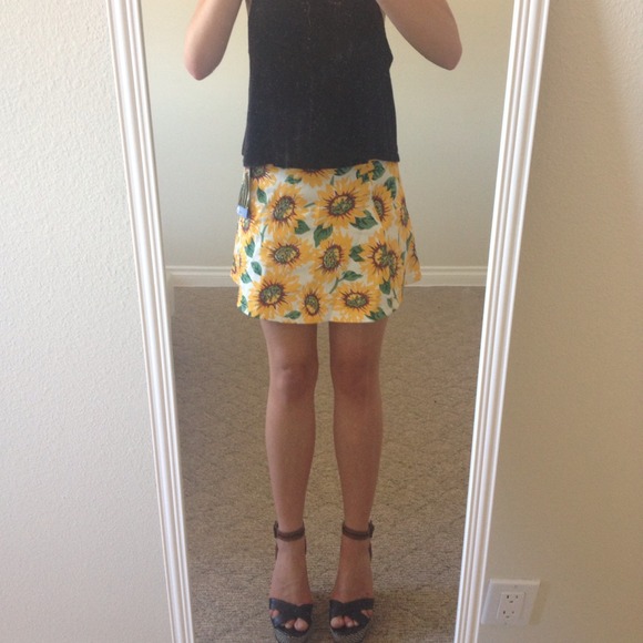 BUNDLED - Pleated Sunflower Skirt - Picture 4 of 4
