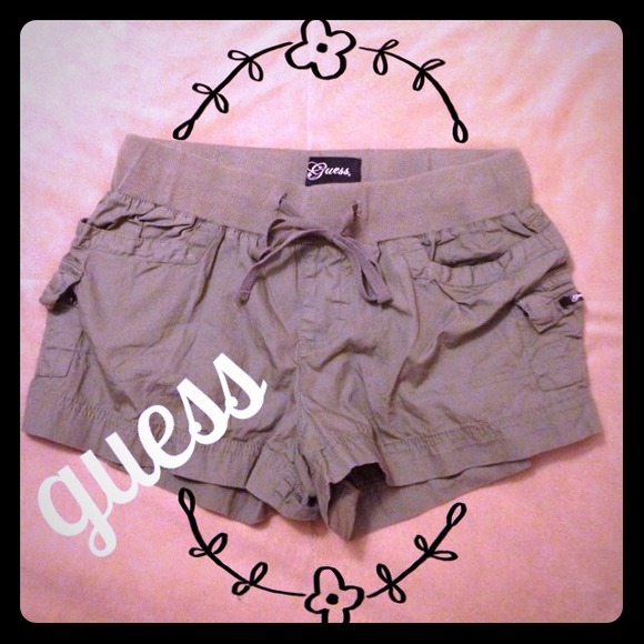 ⬇️REDUCED⬇️Guess Shorts