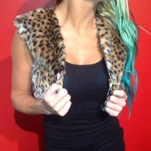 Cheetah print faux fur shrug (worn once) SIZE S