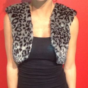 Leopard print faux fur shrug (worn once) SIZE S