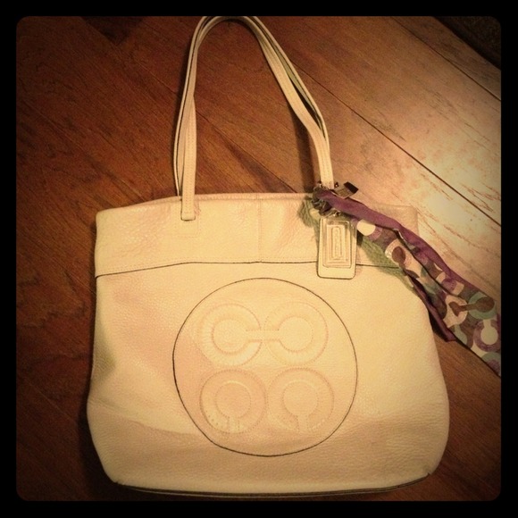 🌸SPRING SALE🌸 White Perforated Coach Tote