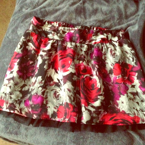 🎀SOLD🎀 Candies ruffled flower print silk skirt.