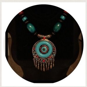 Statement necklace