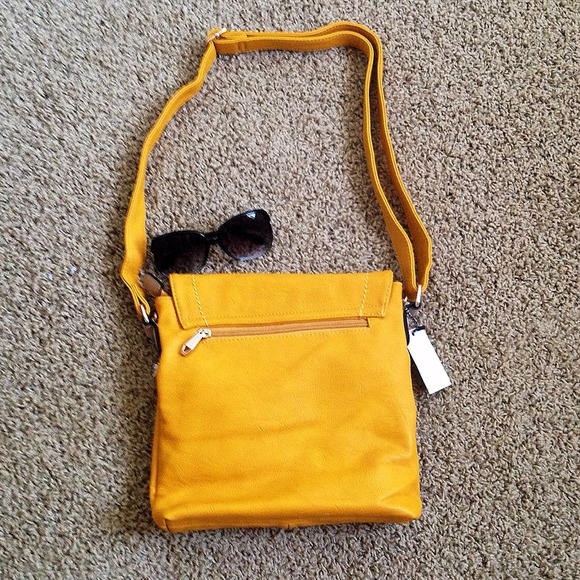 ❗🚫SOLD IN BUNDLE❗Mustard Shoulder Bag - Picture 3 of 4