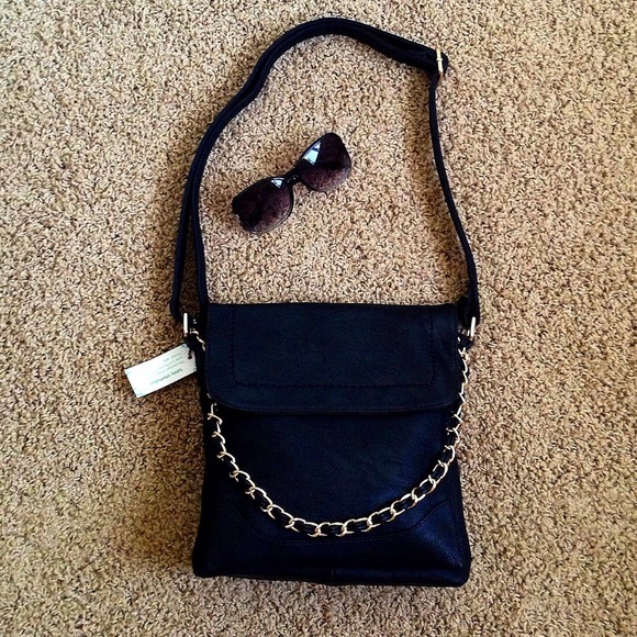 โ๐ซSOLD IN BUNDLEโBlack Mustang Shoulder Bag - Picture 2 of 4