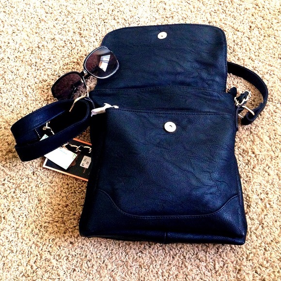 โ๐ซSOLD IN BUNDLEโBlack Mustang Shoulder Bag - Picture 3 of 4