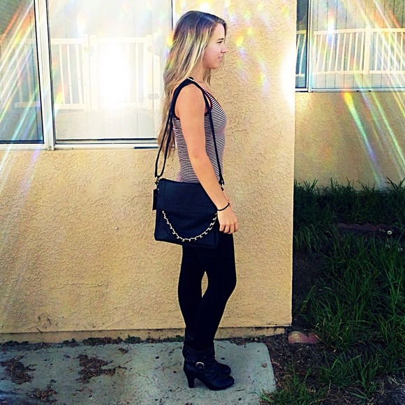 Handbags - ❗🚫SOLD IN BUNDLE❗Black Mustang Shoulder Bag