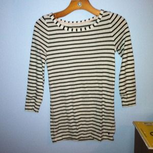 3/4th white and black striped shirt