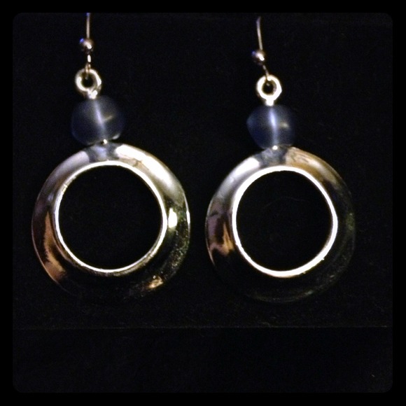 FREE WITH $15 PURCHASE Silver and blue earrings💙