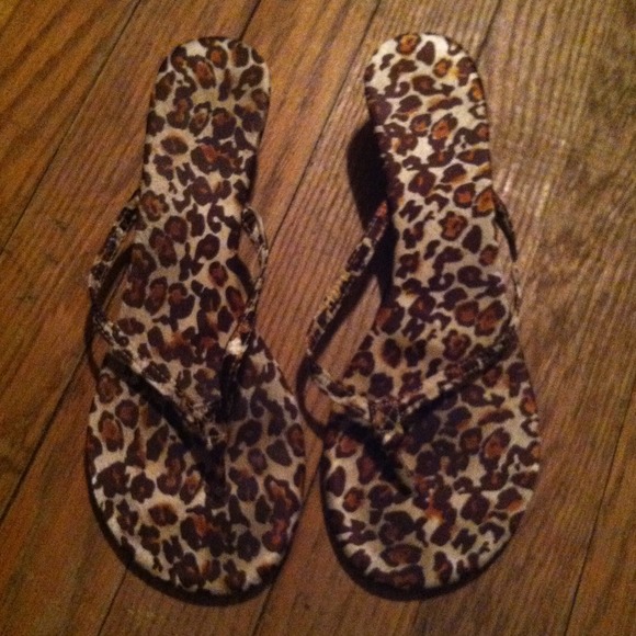 Kitten heel cheetah print flip flops
