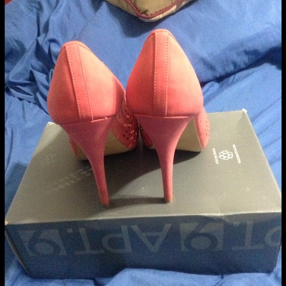 Coral pumps by APT.9. Fabulous for work or play! - Picture 2 of 3