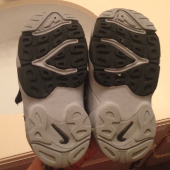 Toddler Nikes size 7c. Good condition - Picture 2 of 3
