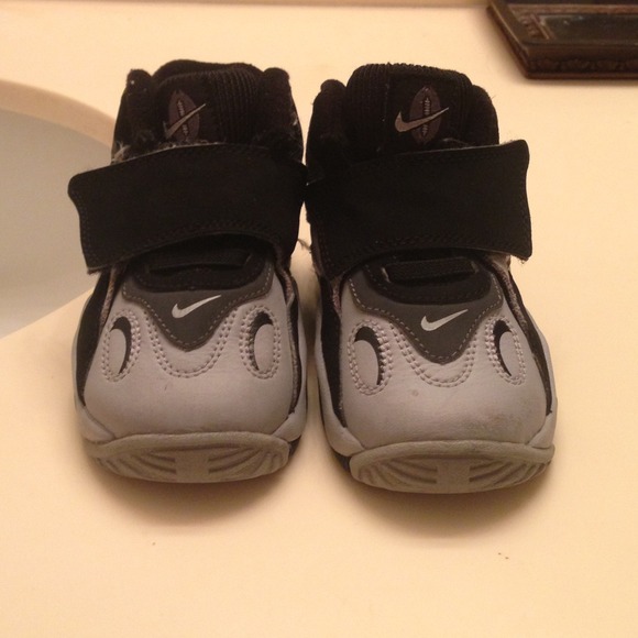 Toddler Nikes size 7c. Good condition - Picture 3 of 3