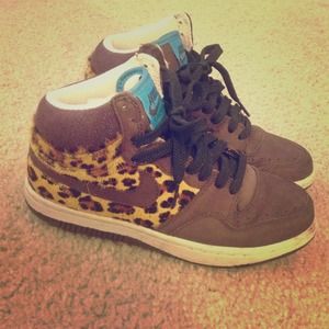 Nike hightop brown leopard sneaker us6.5