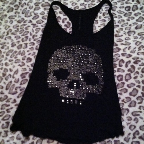 Studded skull tank