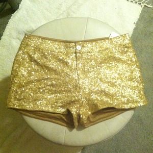 Gold sequin shorts 💕