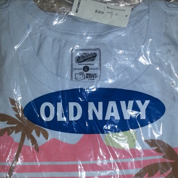🎀NWT and in bag surfing Hello Kitty T-Shirt🎀