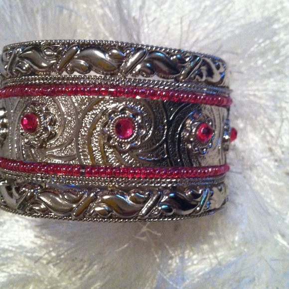 SOLD IN BUNDLE. ****Silver and pink cuff bracelet - Picture 3 of 4