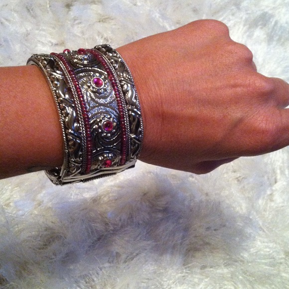 SOLD IN BUNDLE. ****Silver and pink cuff bracelet - Picture 4 of 4