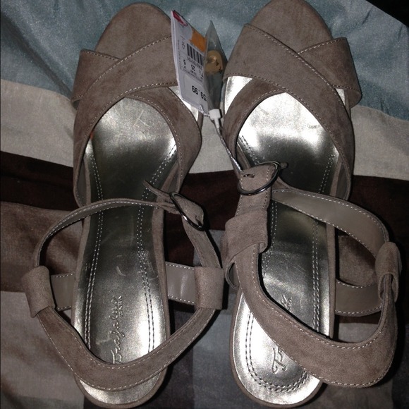 ⬇ REDUCED ⬇ Brand new with tags, Zara sandals. - Picture 4 of 4