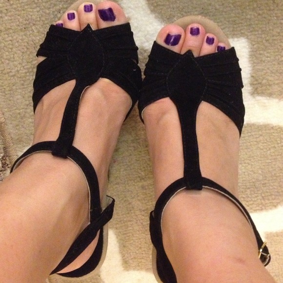 SALE❗BLACK WEDGES - Picture 2 of 3