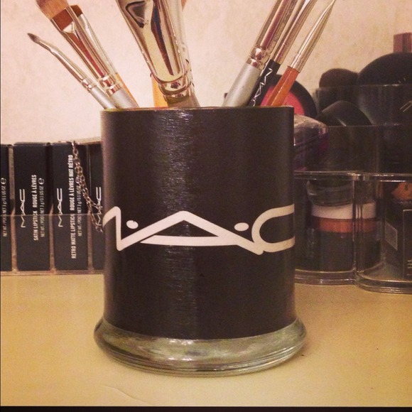 Mac cosmetics makeup brush holder