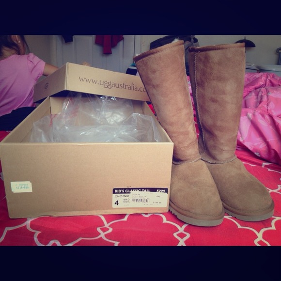 Chestnut uggs ❌SOLD❌ - Picture 1 of 4