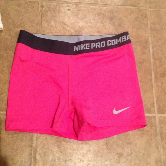 ❌❌SOLD❌❌Nike pro combat shorts