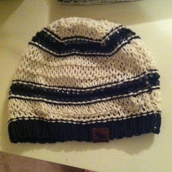 Navy blue / white striped Abercrombie beanie