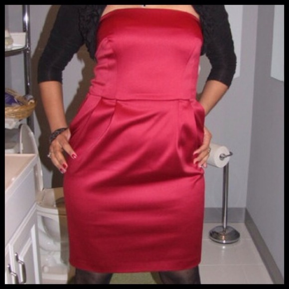 ❌SOLD in Bundle❌Red Express Strapless Dress
