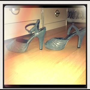 Grey glitter reflect heels, super beautiful!